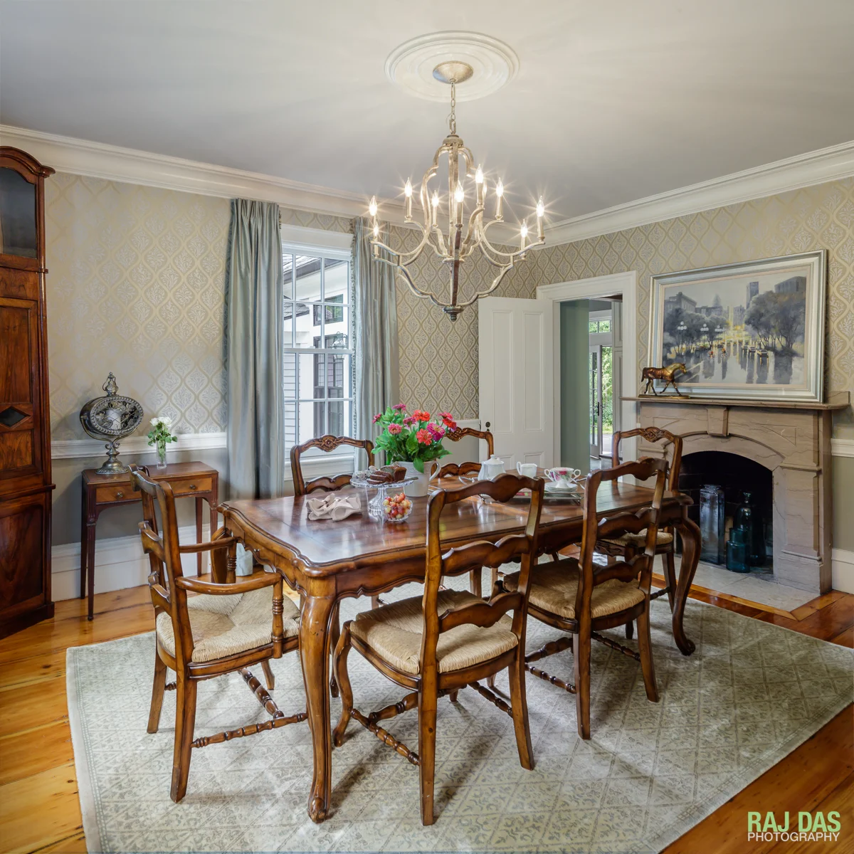 Formal dining room