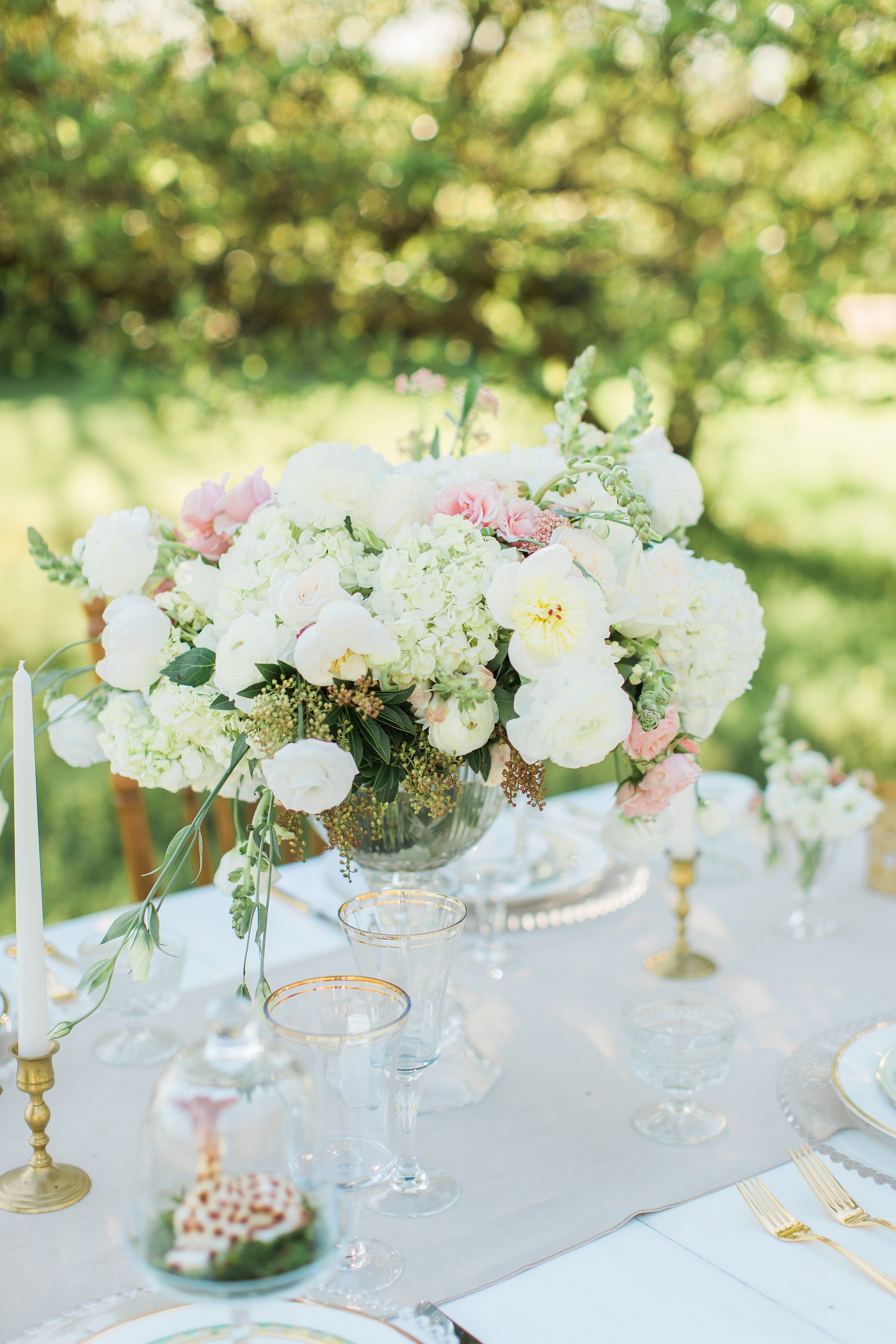Soft and romantic wedding florals