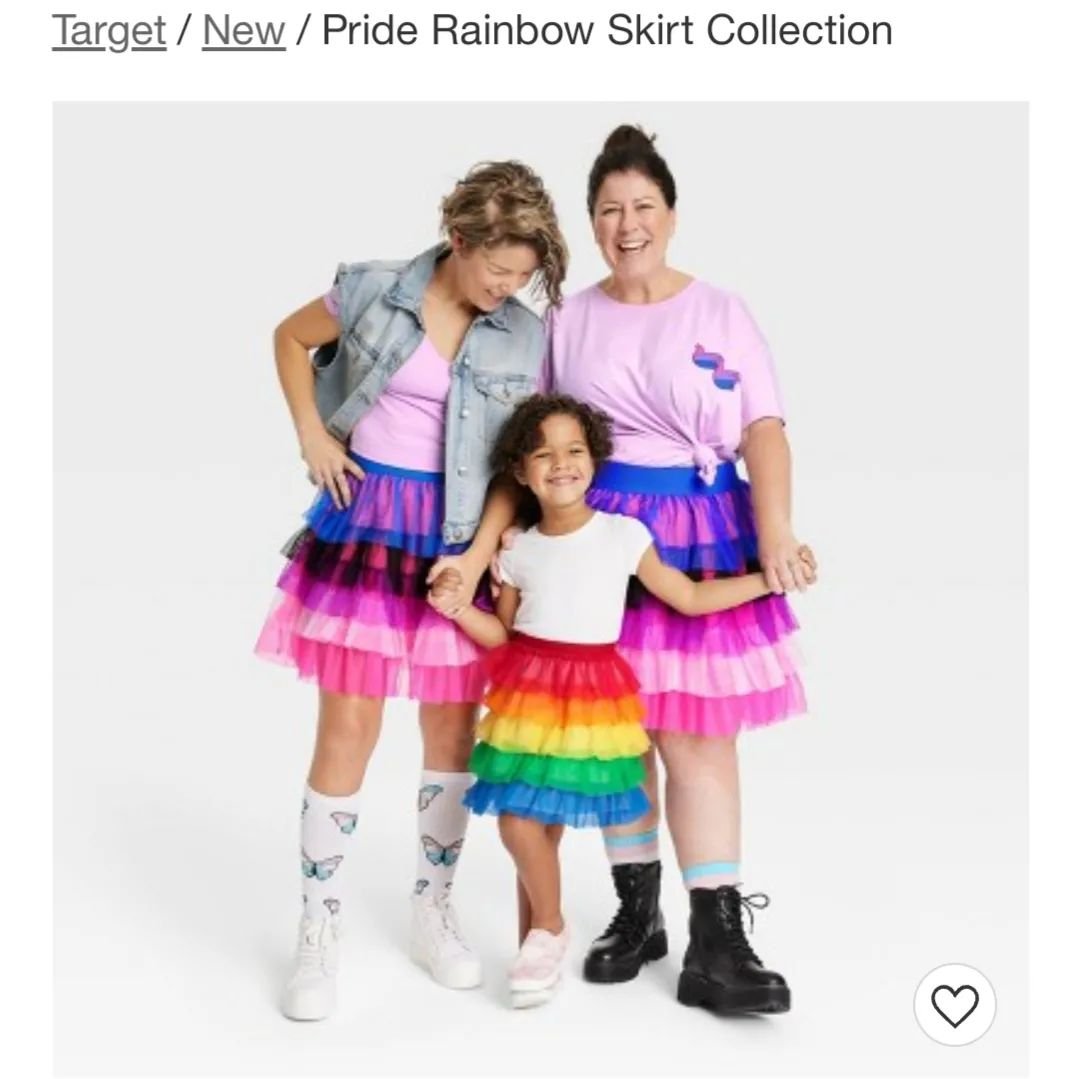 Happy Pride Month and Juneteenth!
@pelo_salon has been quiet for a while but thanks to @target and our very own stylist Lacy we get to come back in joy and celebration! 
We want to wish everyone a happy Pride month and Juneteenth! Two incredible reas