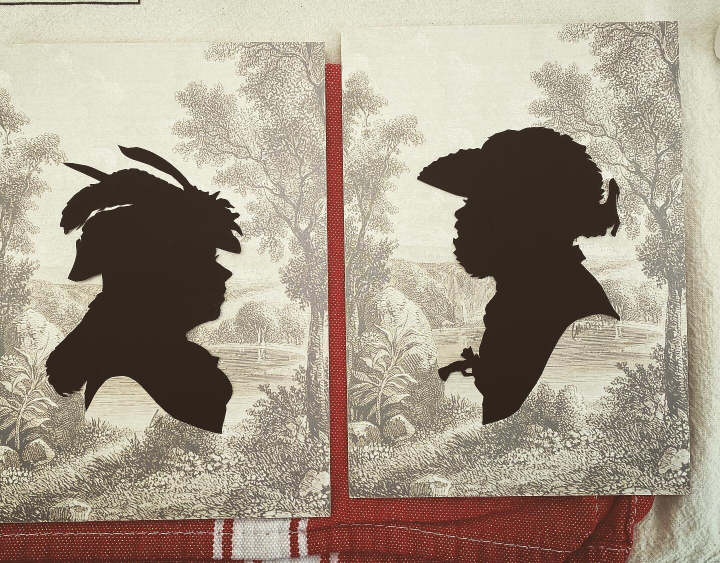 Fabulous couple, different backgrounds... they loved my custom backgrounds, hearkening back to eras past... both in silhouette-portraiture history or just history. 
.
I love making people happy, cutting their silhouettes with only ✂️, (the traditiona