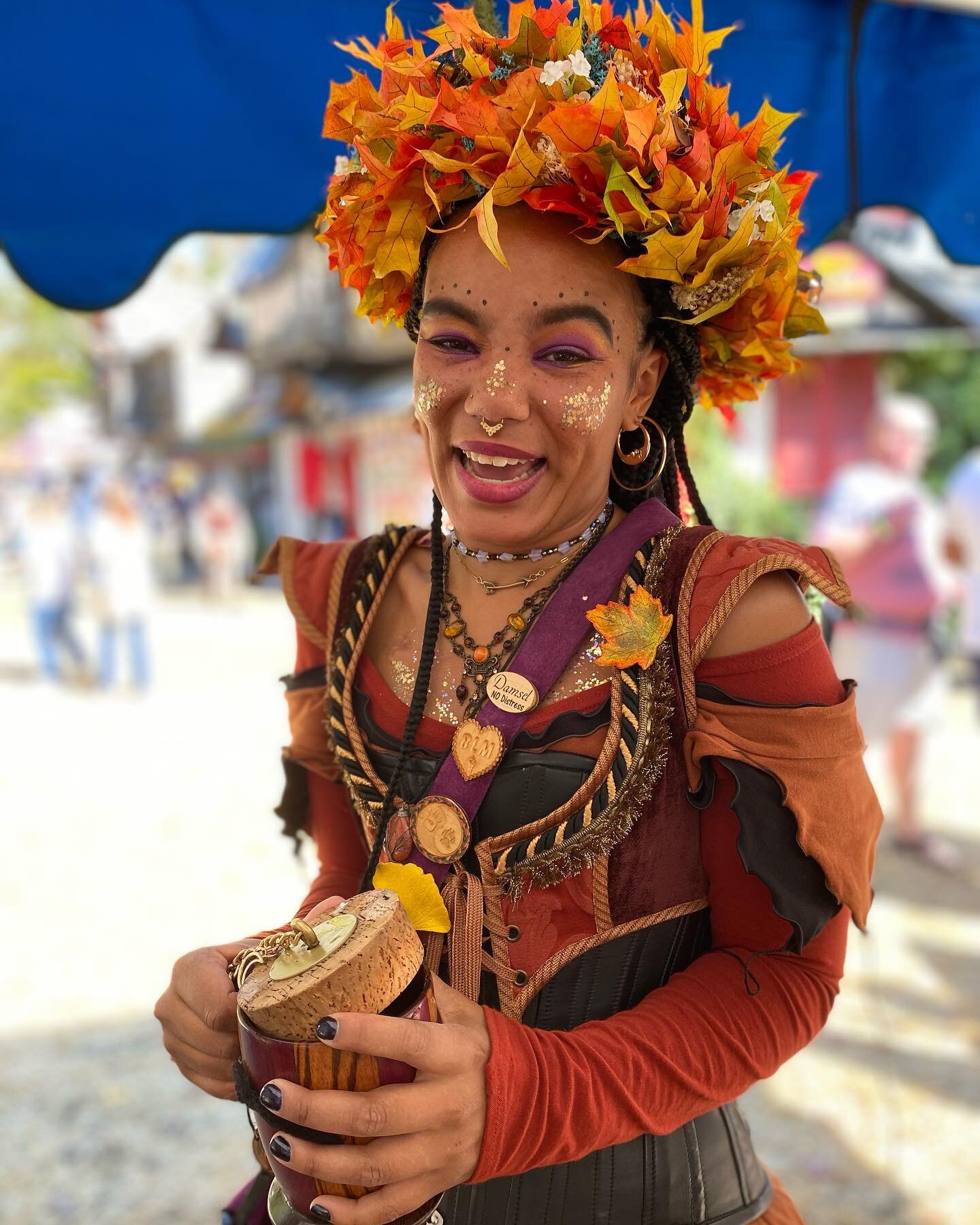 Nothing is as stunning as this stunning soul, but I tried... with her silhouette-- cut freehand with only ✂️, at the Maryland Renaissance Festival (@mdrenfest / @mdrennfest ) 
.
.
.
.
#mdrennfest #mdrenfest #mdrenaissancefestival #mdrenfaire #mdrennf