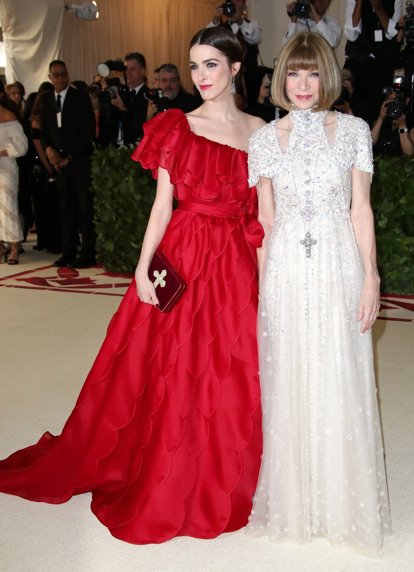 Anna Wintour In custom Chanel and daughter, Bee Shaffer, in Valentino haute couture gown by Pierpaolo Piccioli
