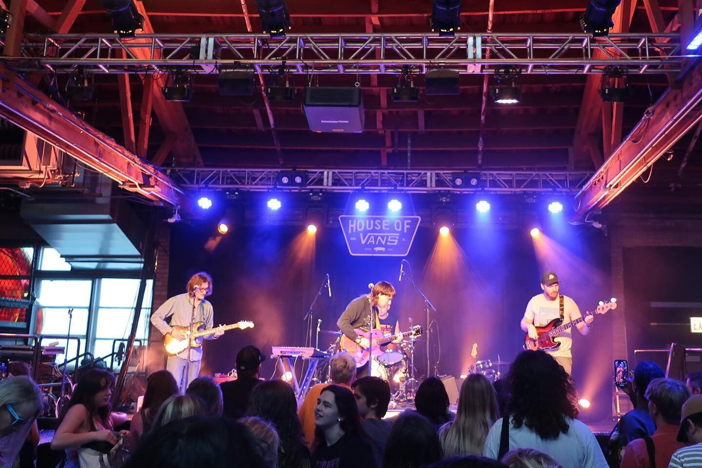 White Mystery
Neptune's Core
Roof Dogs
Fred Armisen
House Of Vans - Chicago
.
.
.
.
.
@whitemysteryband #whitemystery
@neptunes.core #neptunescore
@theroofdogs #theroofdogs
@sordociego #FredArmisen
@houseofvans #houseofvans