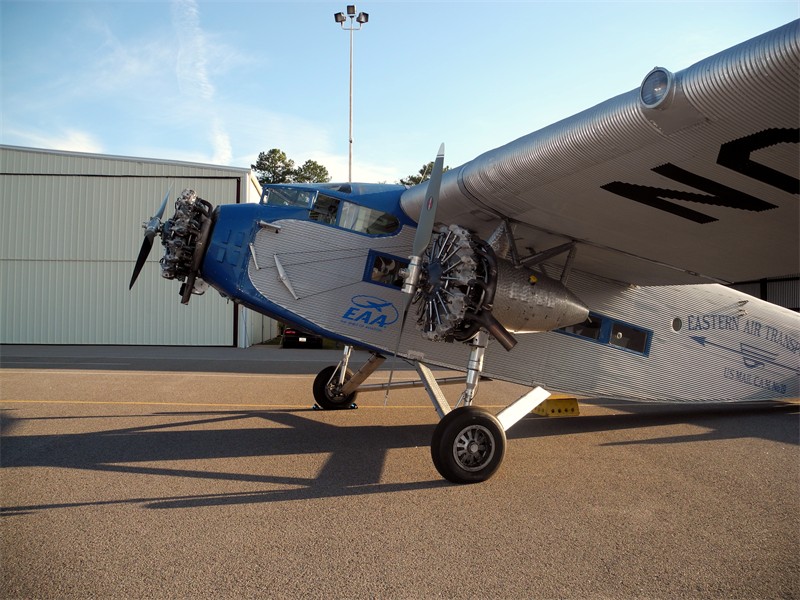 Trimotor 2.JPG