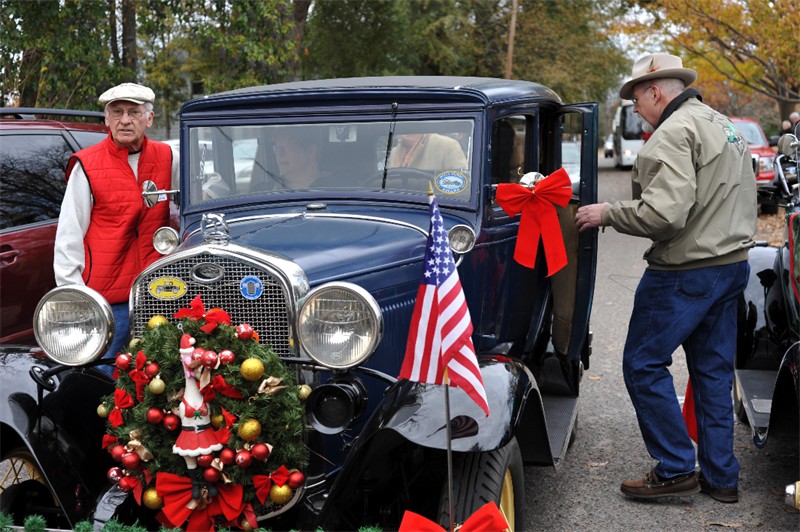 16 Aiken Christmas Greg 110.jpg