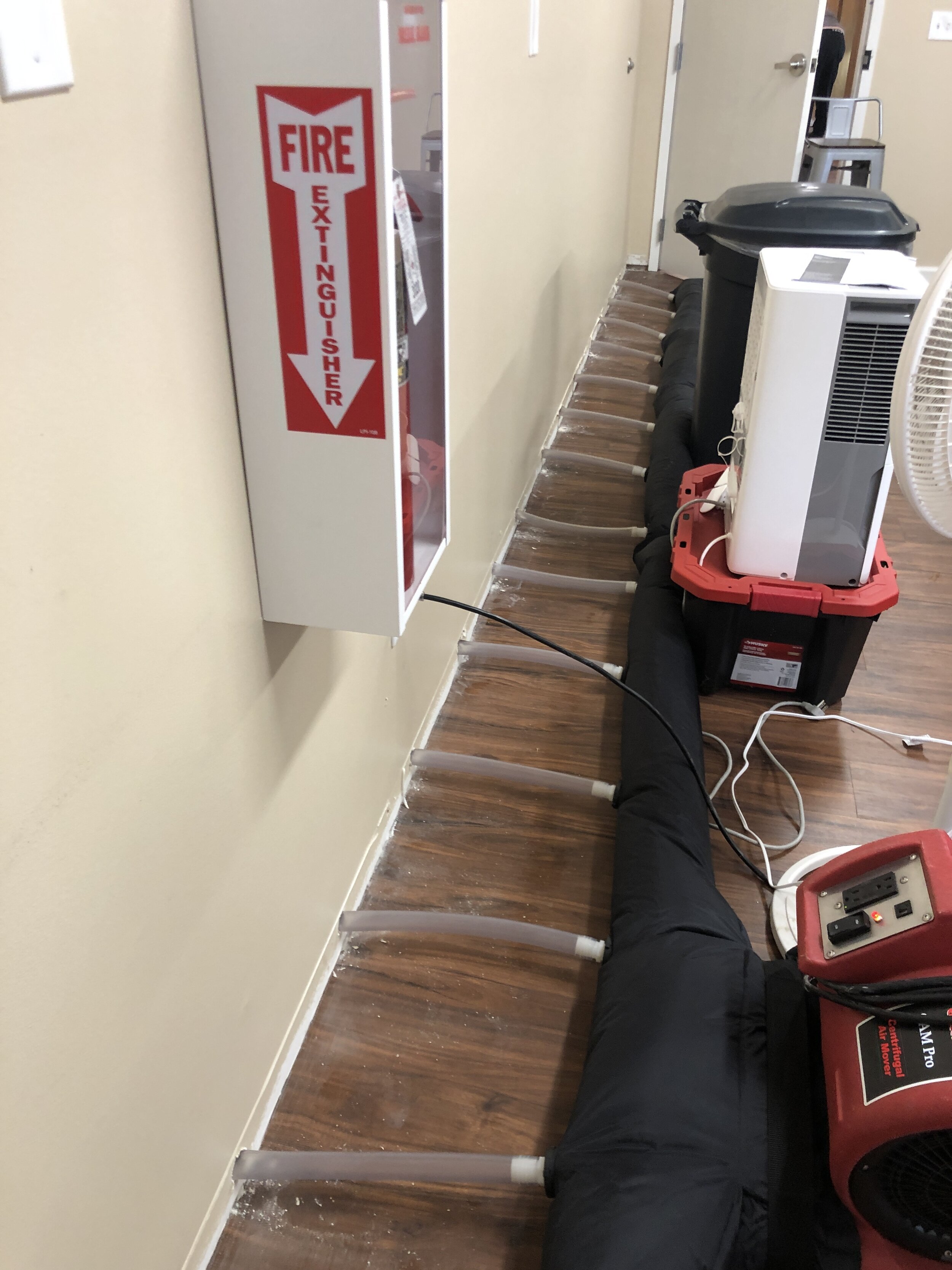   Injecting air flow into wet wall cavity  