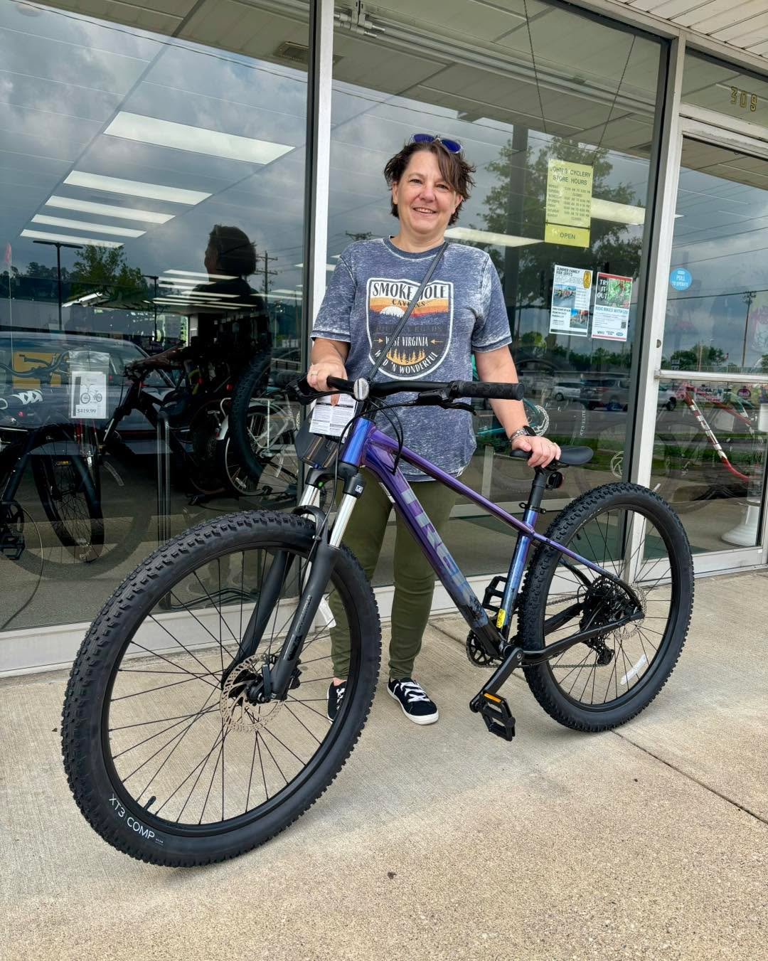 Misti got a nice Trek Marlin 5 for her summer cycling adventures, she even joined us on our group rail trail ride yesterday!  #NewBikeDay #trekmarlin5