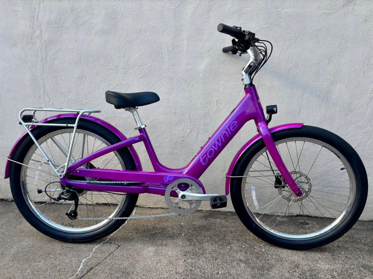 Restock on Electra Townie Go! 7D. This electric bike is a class 3, meaning pedal assist to 28mph and throttle to 20mph. Comes with front and rear lights, color-matched fenders, rear rack, turn signals, and a magnetic charger! $2,099.99 https://www.jo