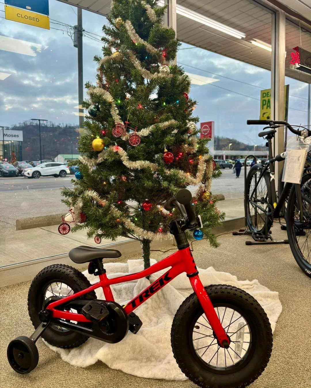 There&rsquo;s nothing better than a new bike on Christmas morning! Come and see us for great gifts for the cyclist in your life 🎁🎄🎅
https://www.johnscyclery.com