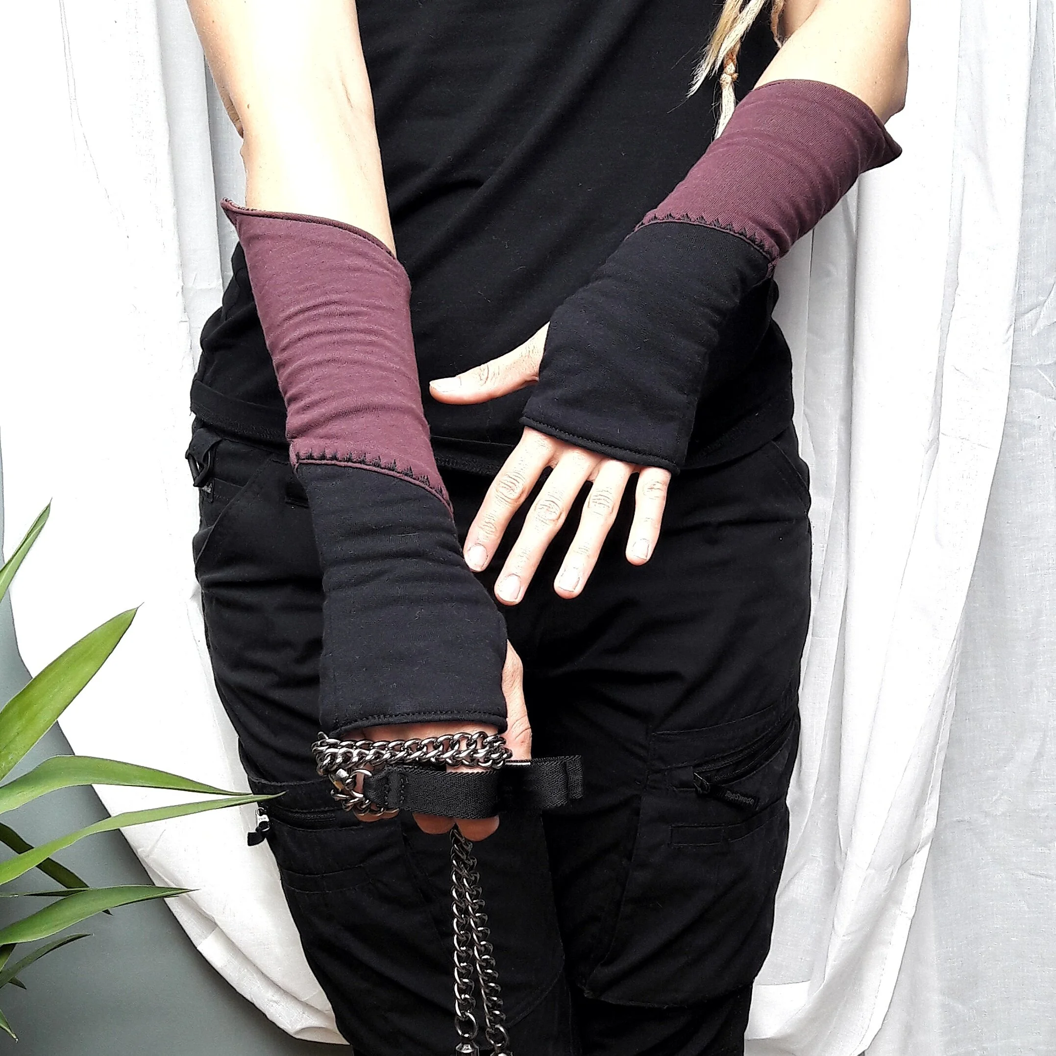 "firesafe" Organic Cotton Wristwarmers - Black and Dark Heather With Leopard Lining - Size 7