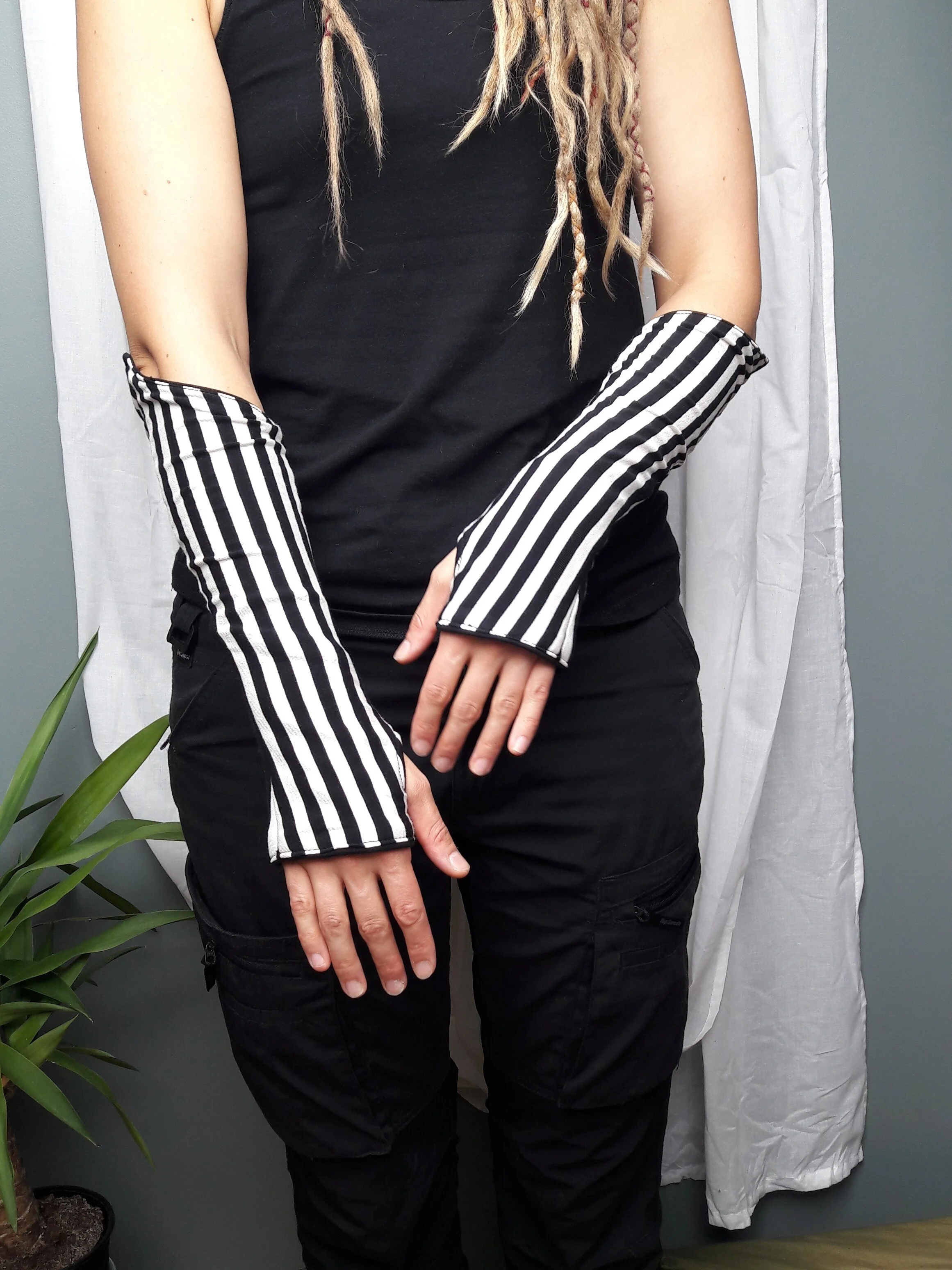 "Firesafe" Organic Cotton Wristwarmers - Black With Striped Lining - Size 8