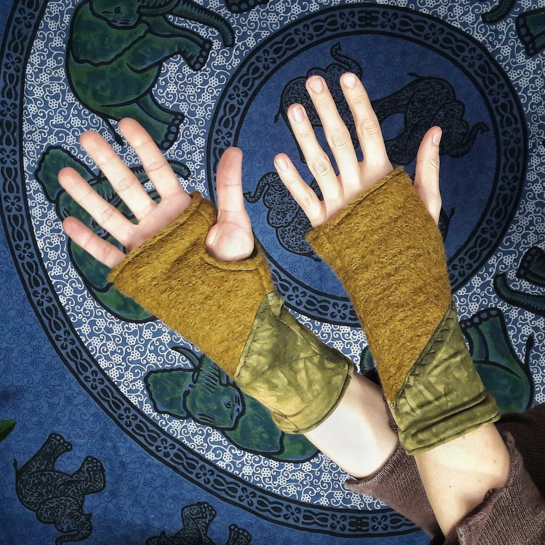 Wool Fleece Wristwarmers - Olive Green