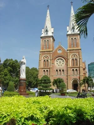 Notre_Dame_Cathedral_Ho_Chi_Minh_City_Vietnam.jpg