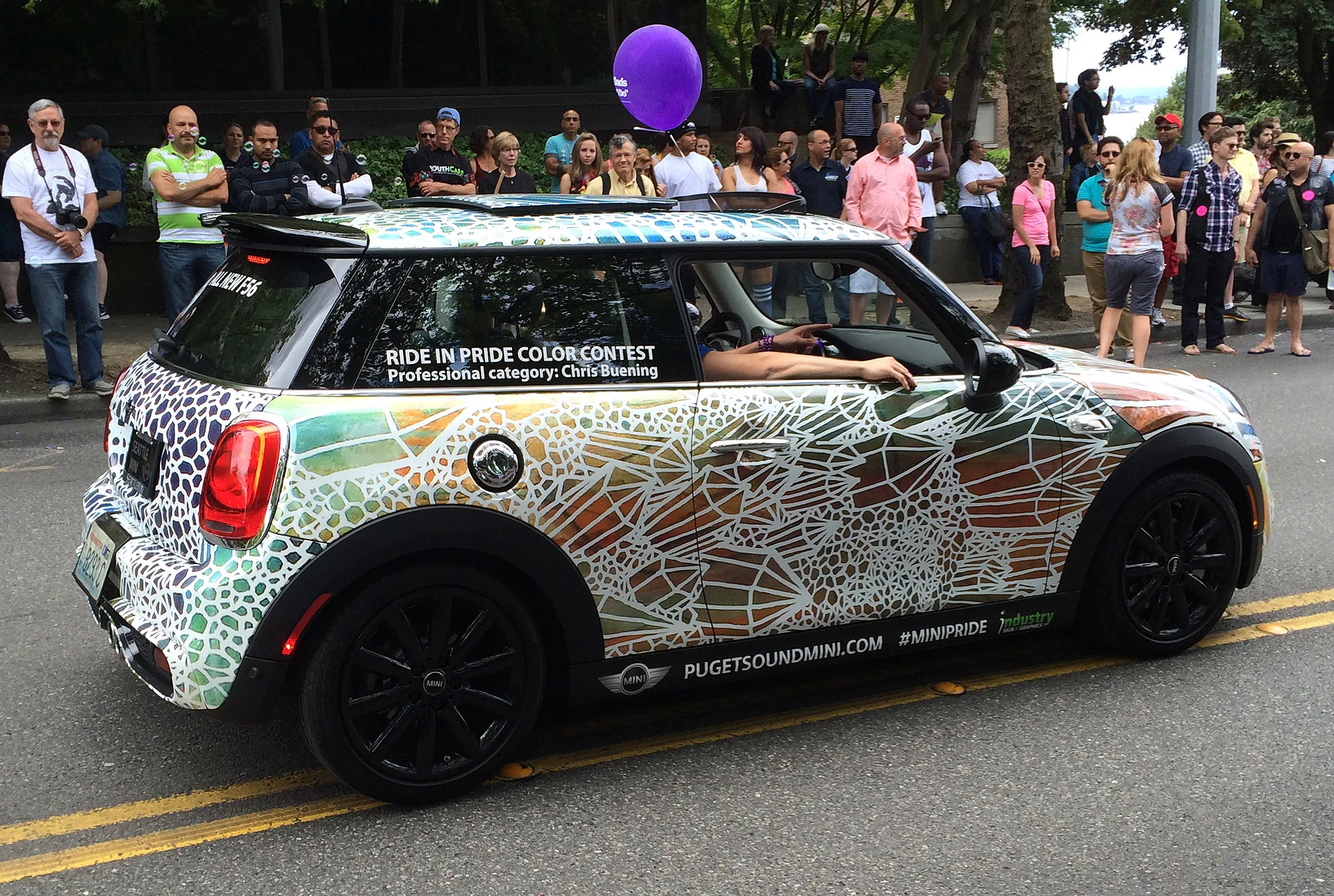CB02-GayPrideArtCar2.jpg