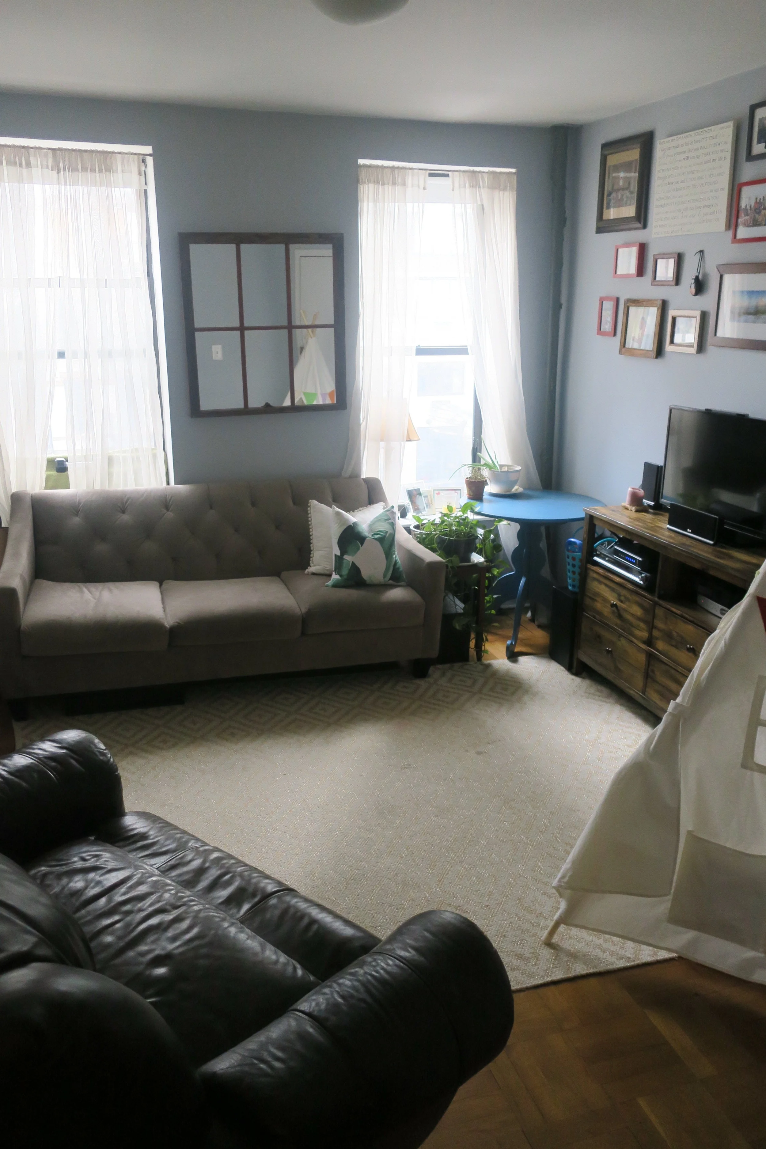  Love this room.  Keep walking toward the front of the apartment, and it's our Living Room/ Guest Room that faces 2nd Avenue. 