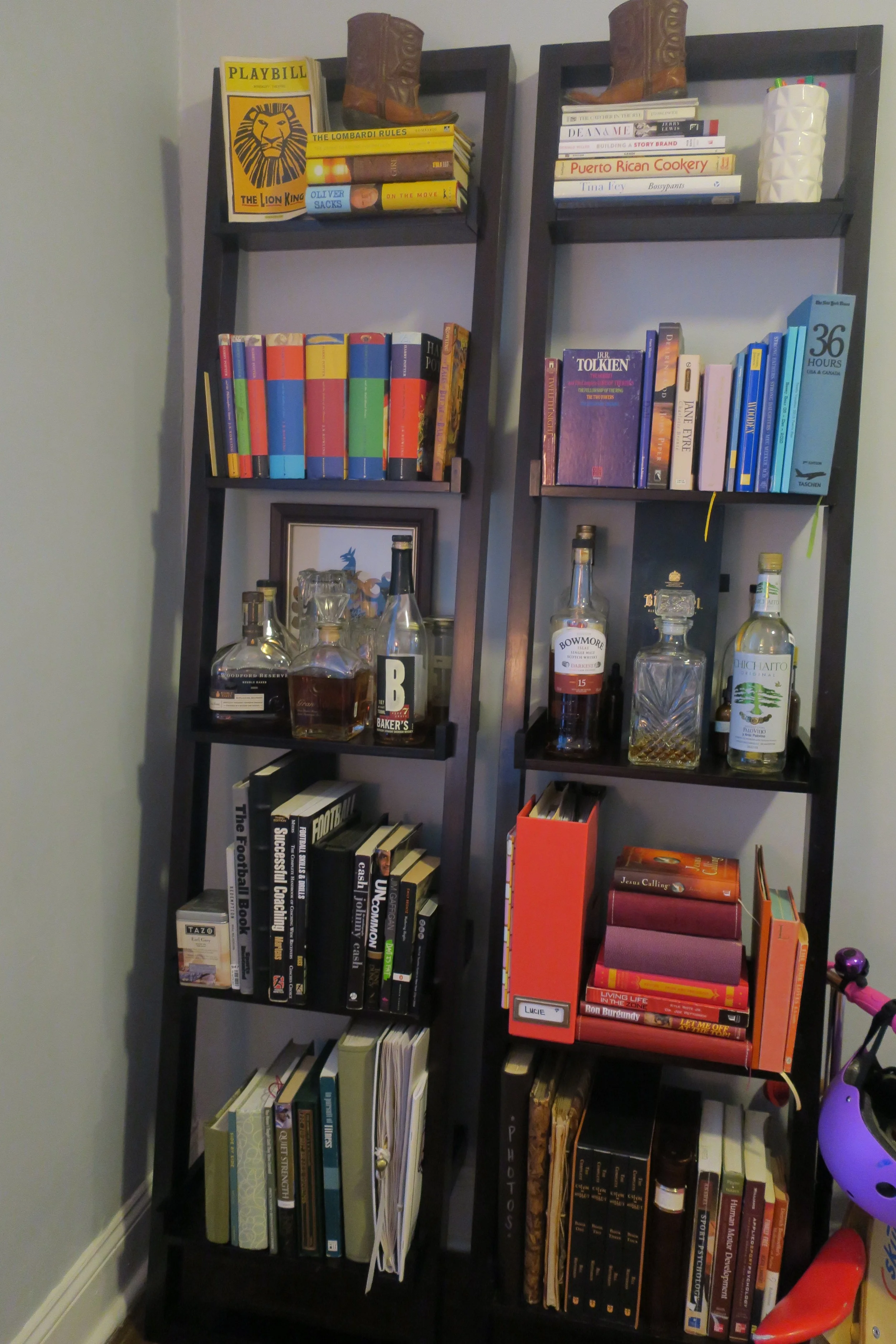  Our COLORFUL bookshelves and the bar. Cheers! 