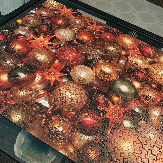 Christmas in quarantine! The only puzzle in the house has been conquered. Another stay at home surprise. Missing my peeps and some events but finding some new and revisiting old favorites. #saferathome #physicaldistancing #puzzletime #awareness #karm