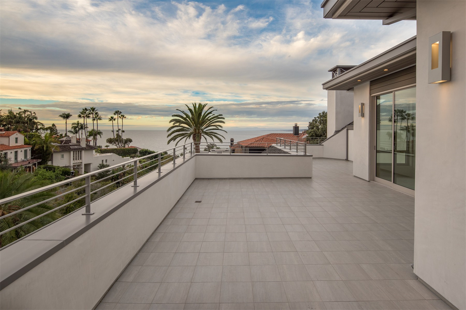Look Out Drive - Upper Patio Exterior