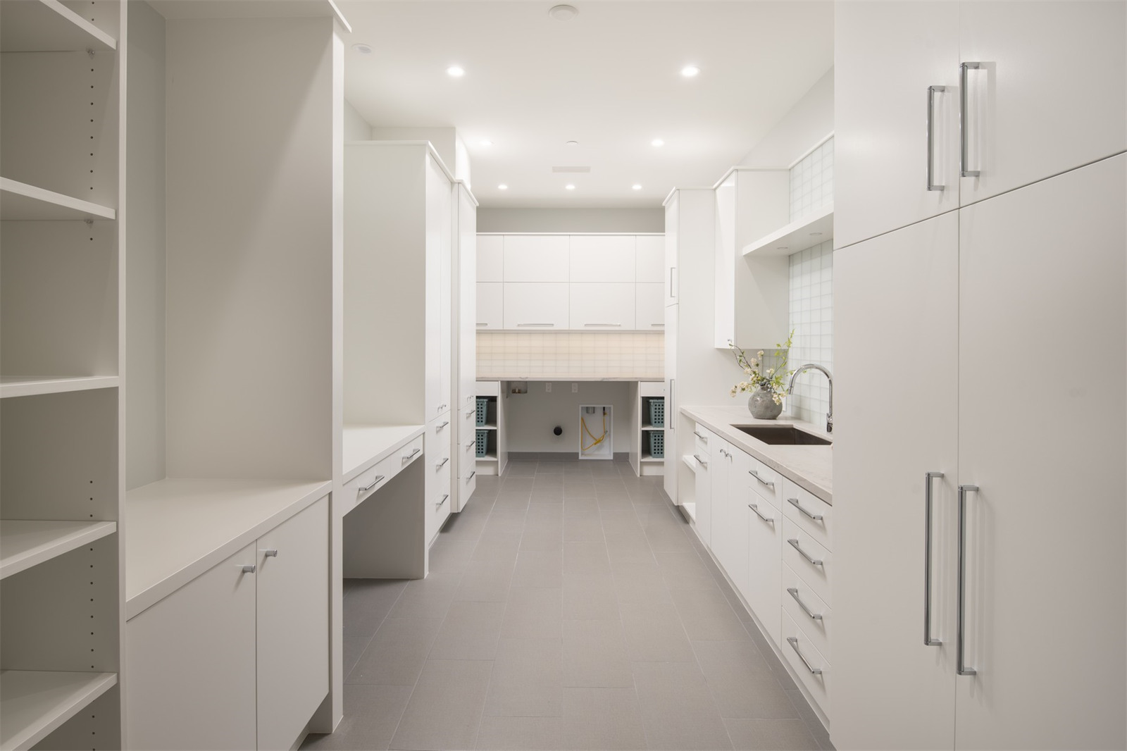 Look Out Drive - Storage Space / Closet