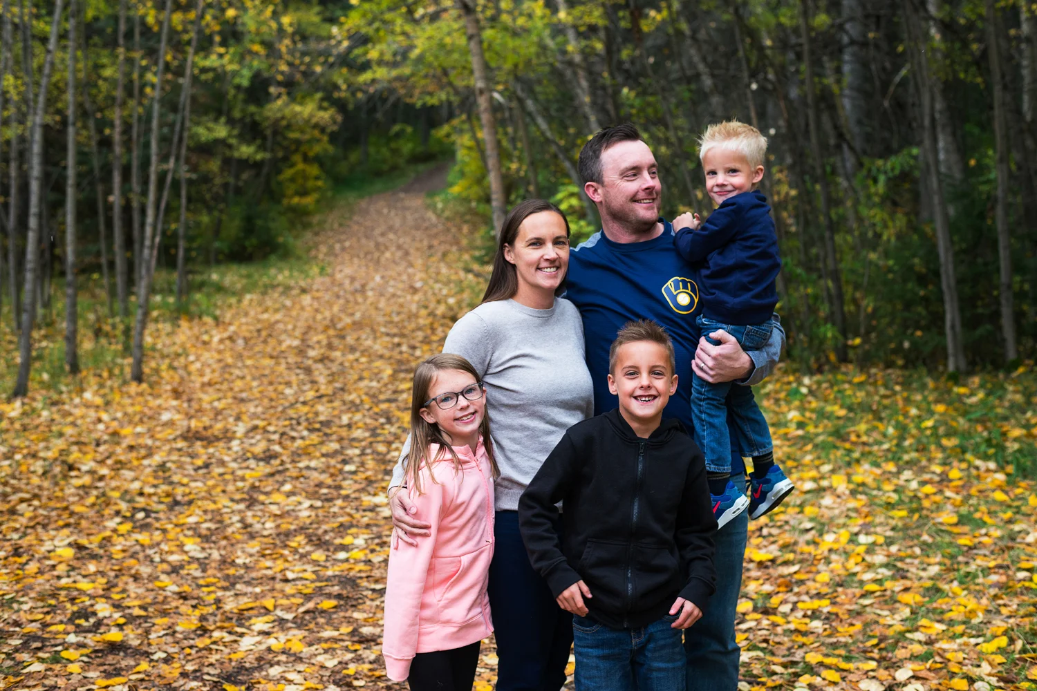 Edmonton Family Photographer | Fall Family Photos | Whitemud Park | The Keenans