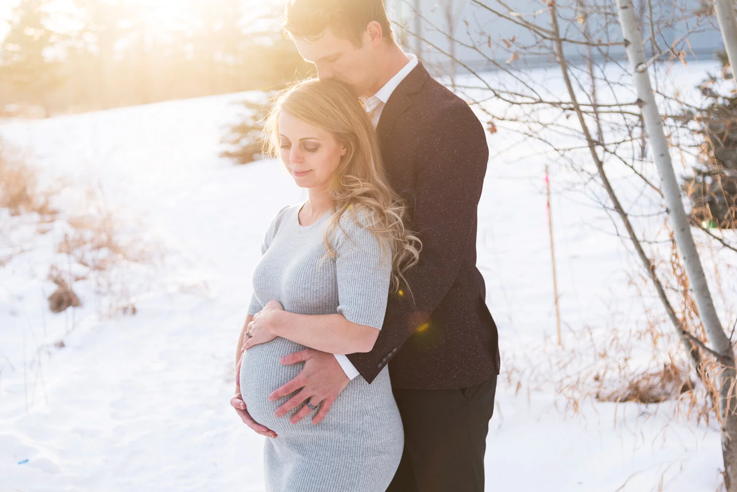 Edmonton Winter Maternity Photographer | Blackmud Creek | The Moedts 