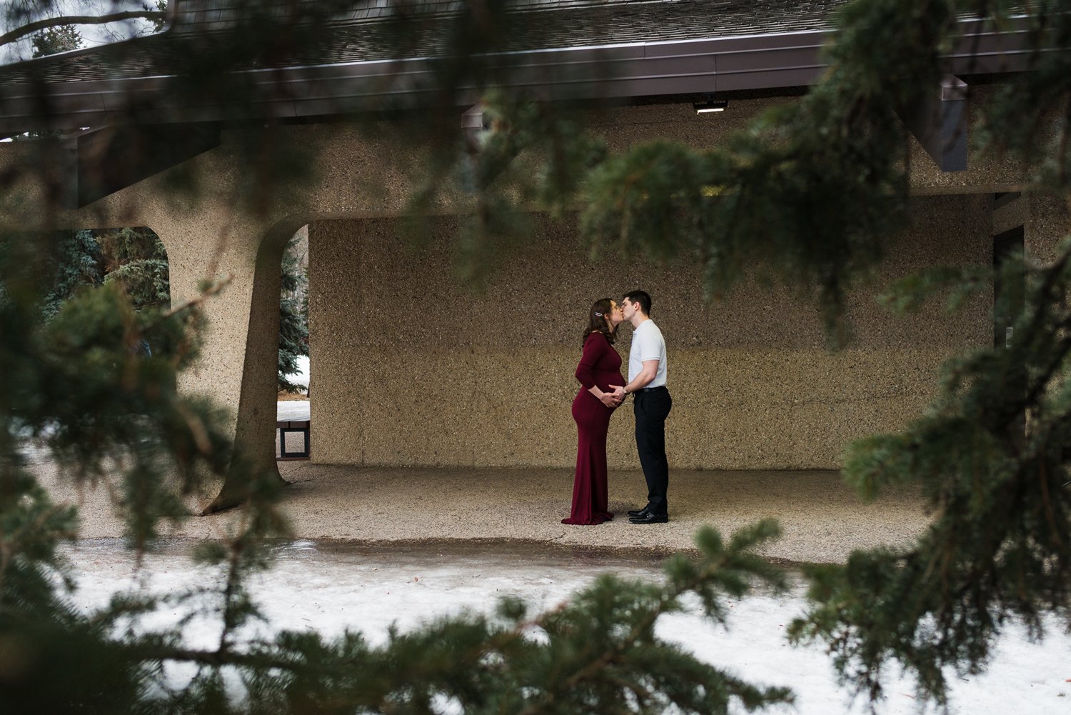 Edmonton Maternity Photographer | Winter Maternity Photography | Hawrelak Park Maternity Session 