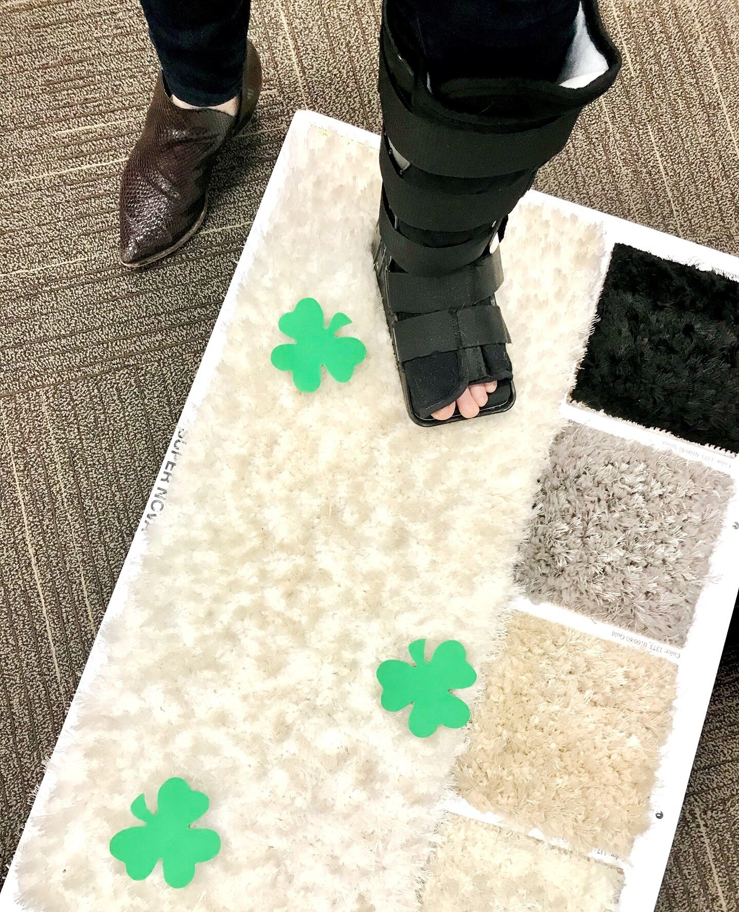 I'm not walking in a field of clover, but this carpet is so soft I'm okay with that. #stpatricksdaydecor 😉🍀⁠
⁠
⁠
⁠
⁠
⁠
#stpatricksday #shagcarpet #adayinthelife #bclarkinteriordesign #interiordesigner #happyhome #peacefuldesign #designdetails #port
