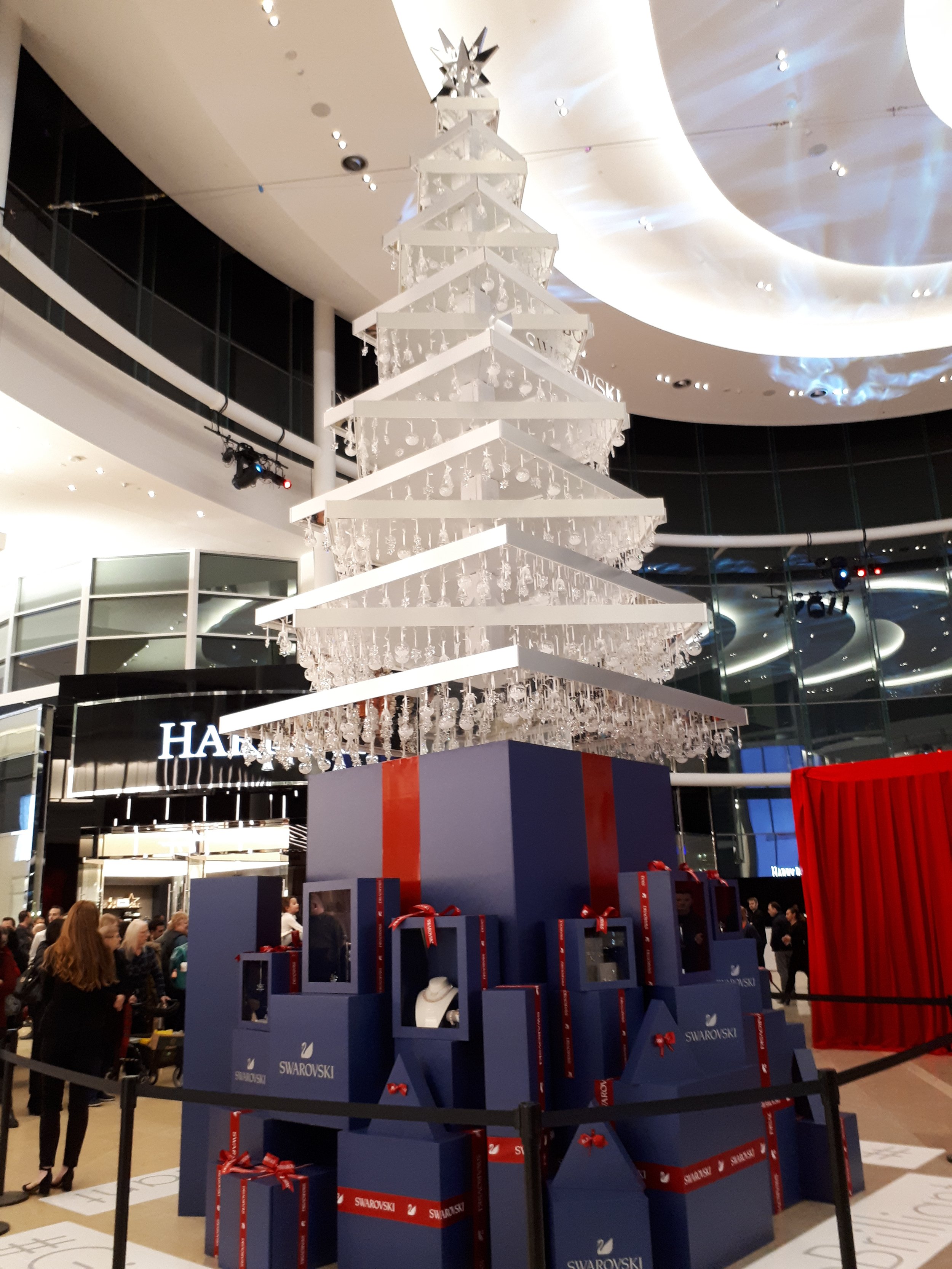 Swarovski Tree un unlit.jpg