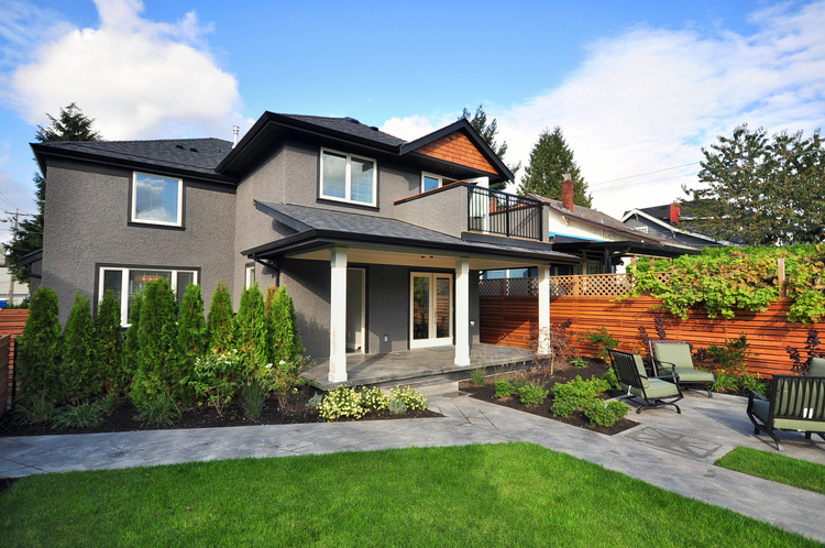 12.Custom+Home+-+Rear+Exterior.jpg