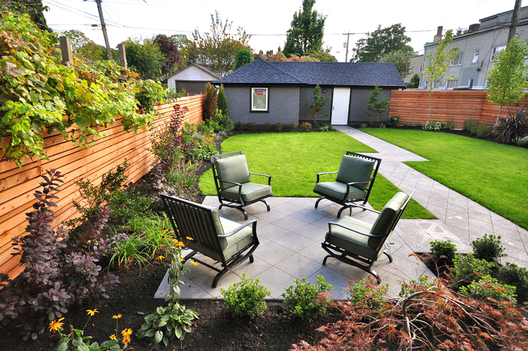 11.Custom+Home+-+Backyard.jpg