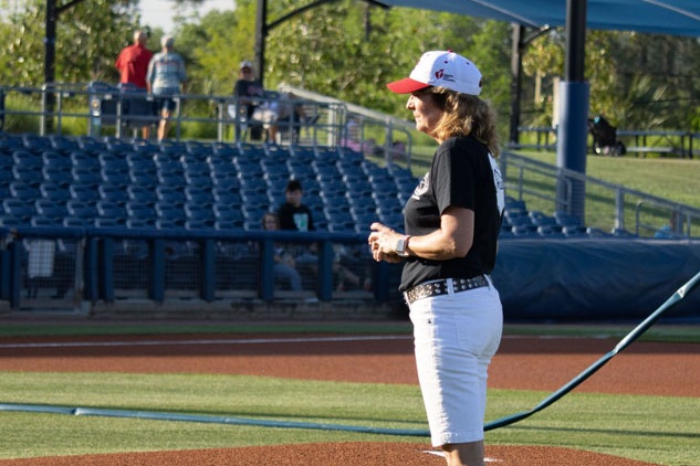 Sharon+prepares+to+pitch.jpg