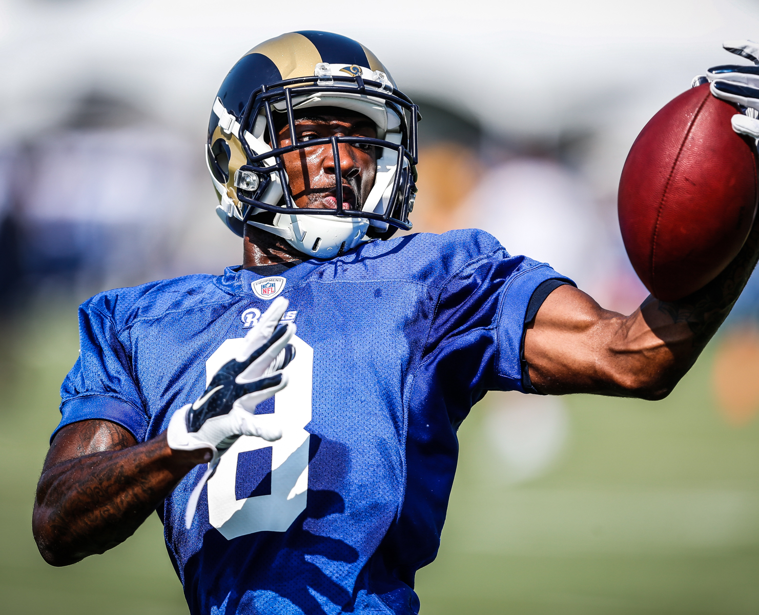 One handed catch during practice. 