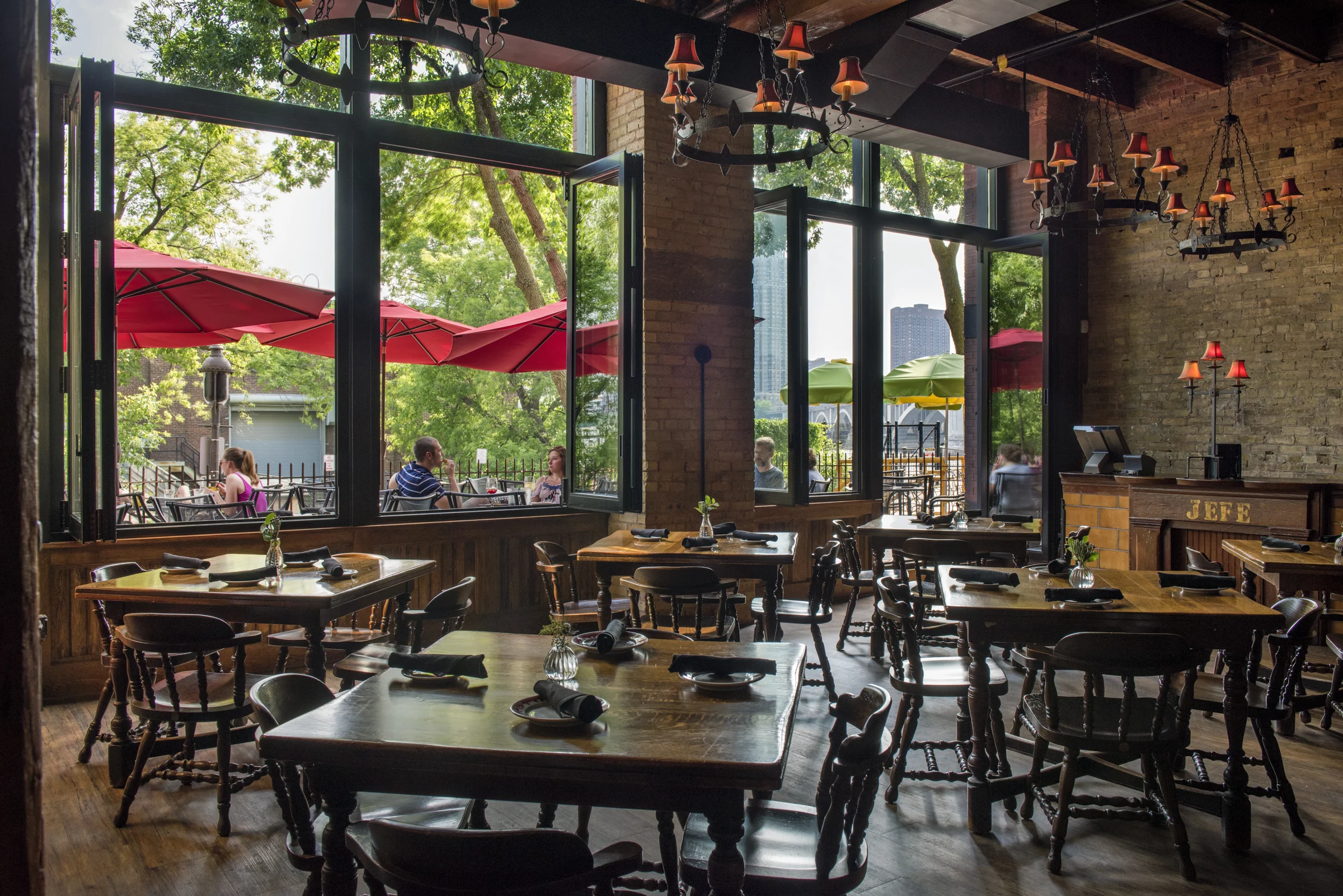 Jefe Resturant- Strand Design_Bifold Doors.jpg