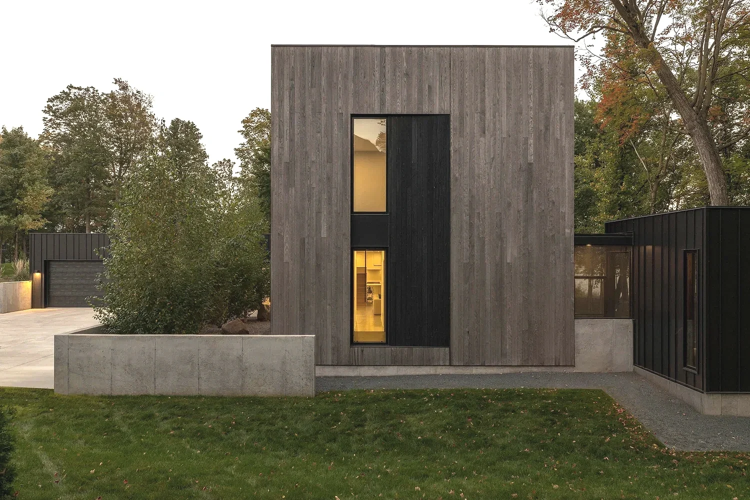 Strand+++Sustainable+9+++DWELL44+-+Peninsula+Point+Rd+-+Twilight+-+012 (1).webp