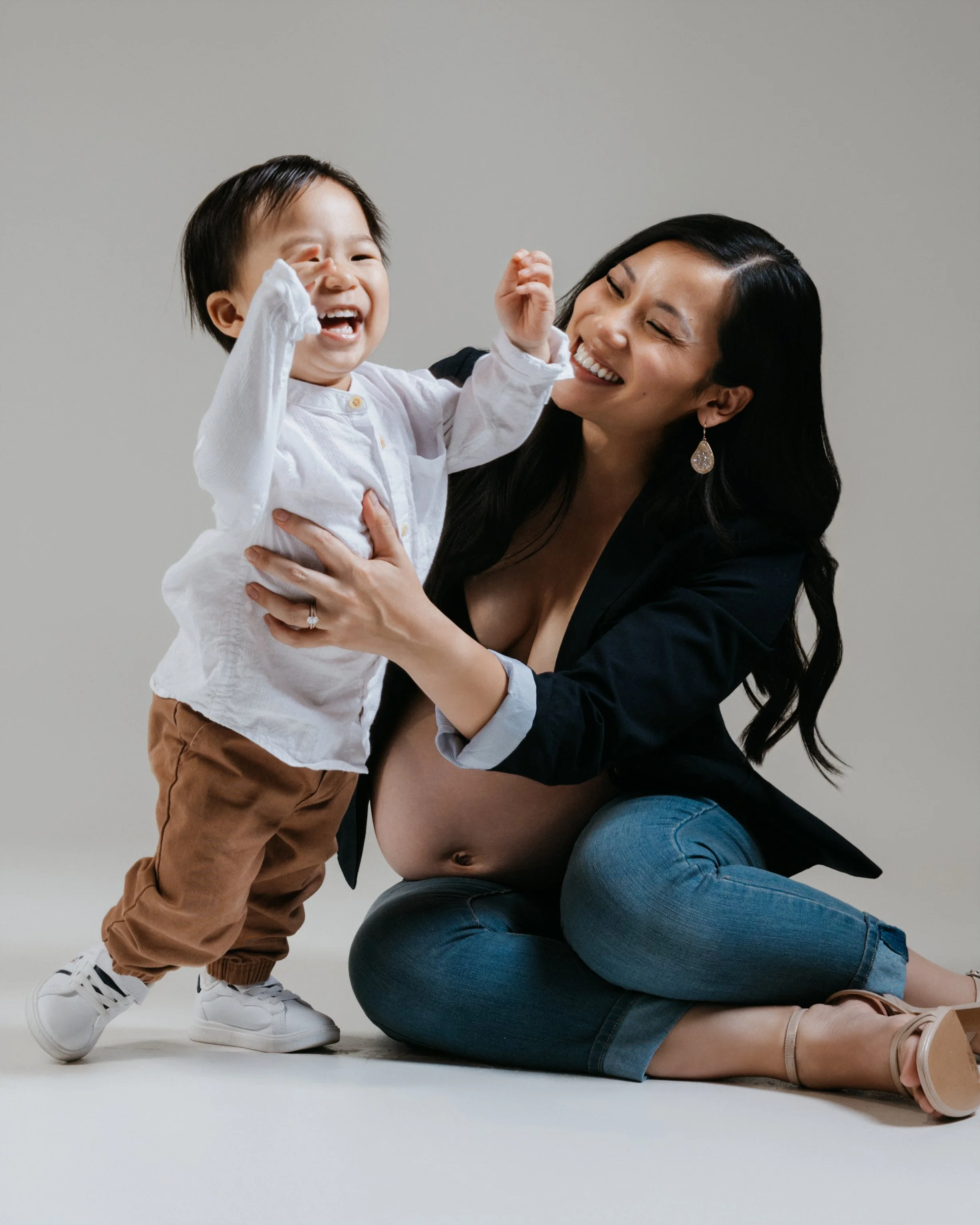 Geometric drawing of an outline square with sections divided by vertical, horizontal, and circle lines.