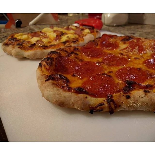 @rhodybrew has some fine pizza skills with this Hawaiian and pepperoni pizza spread.