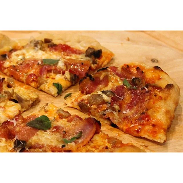 @pigsonbbq always crushes the pizza game. yummmmm...porchetta.