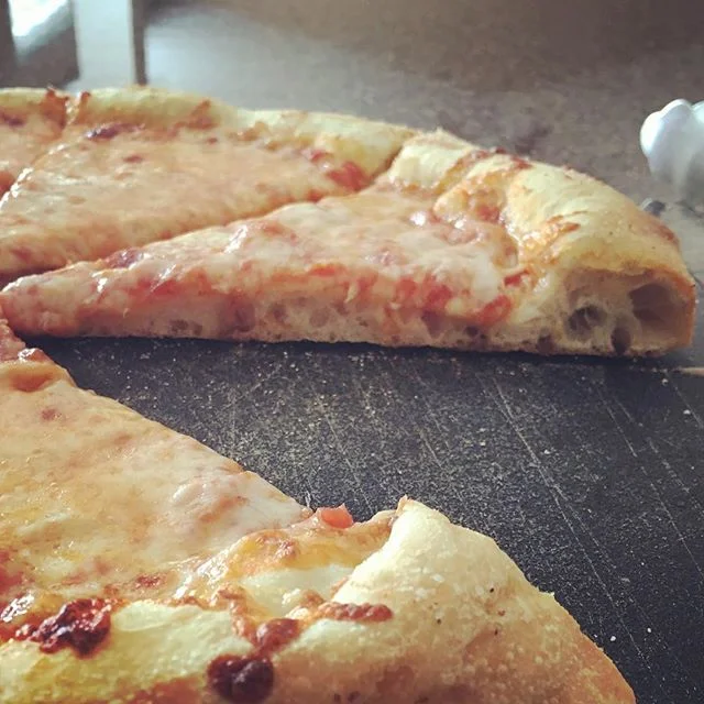 @pizzianapolis love the holes in that crust!