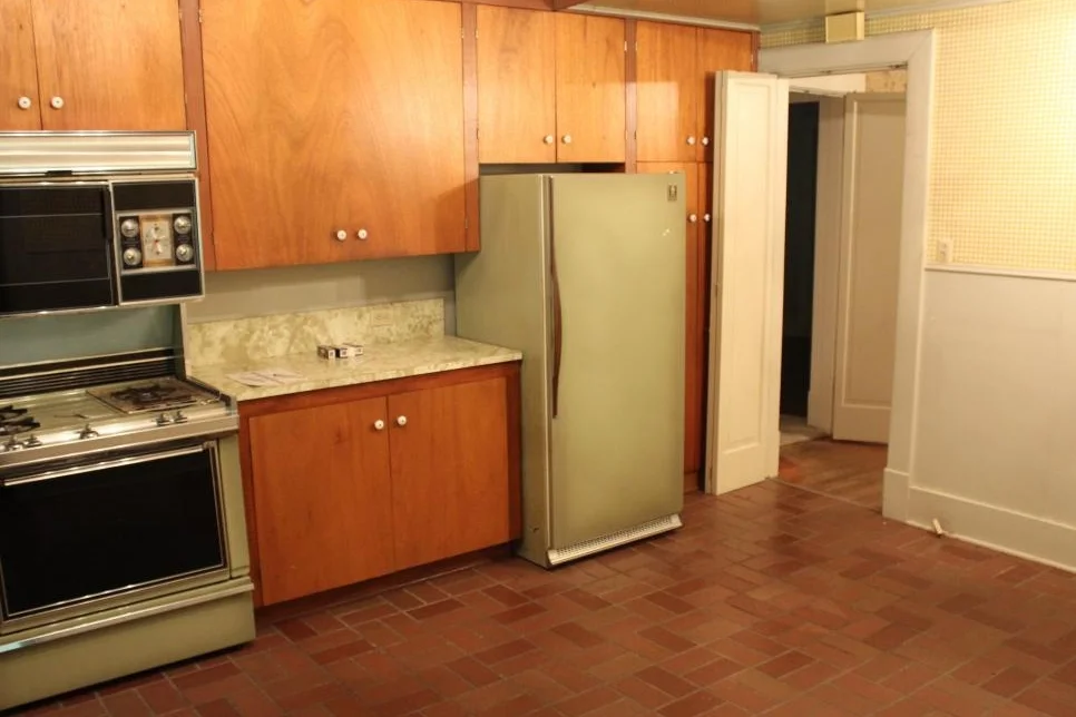 BP_HHMTN105H_kitchen_BEFORE_237836_849813.jpg.rend.hgtvcom.966.725.jpeg