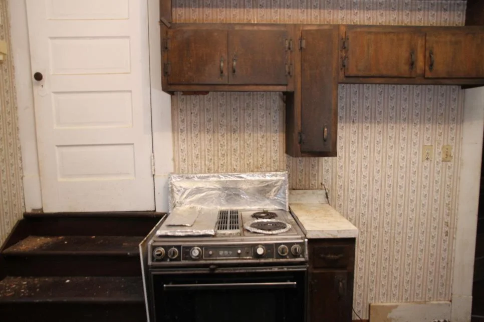 Before- Kitchen Range Wall Holloway.jpg