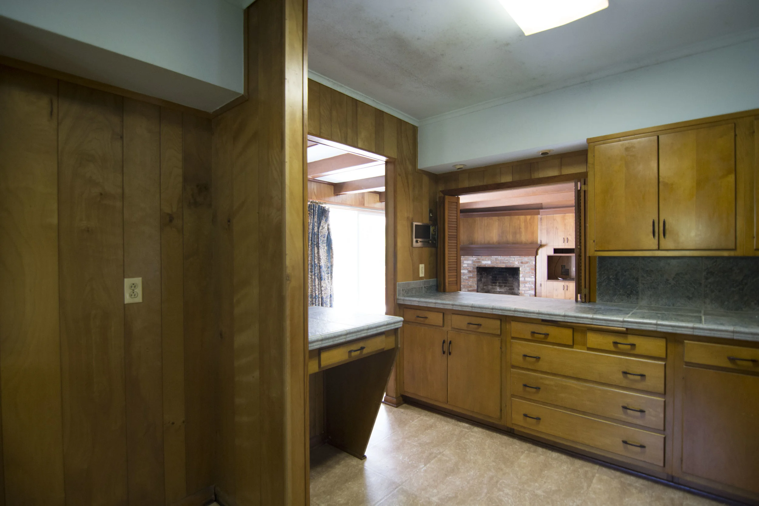 8-BarnesKitchenBefore.jpg