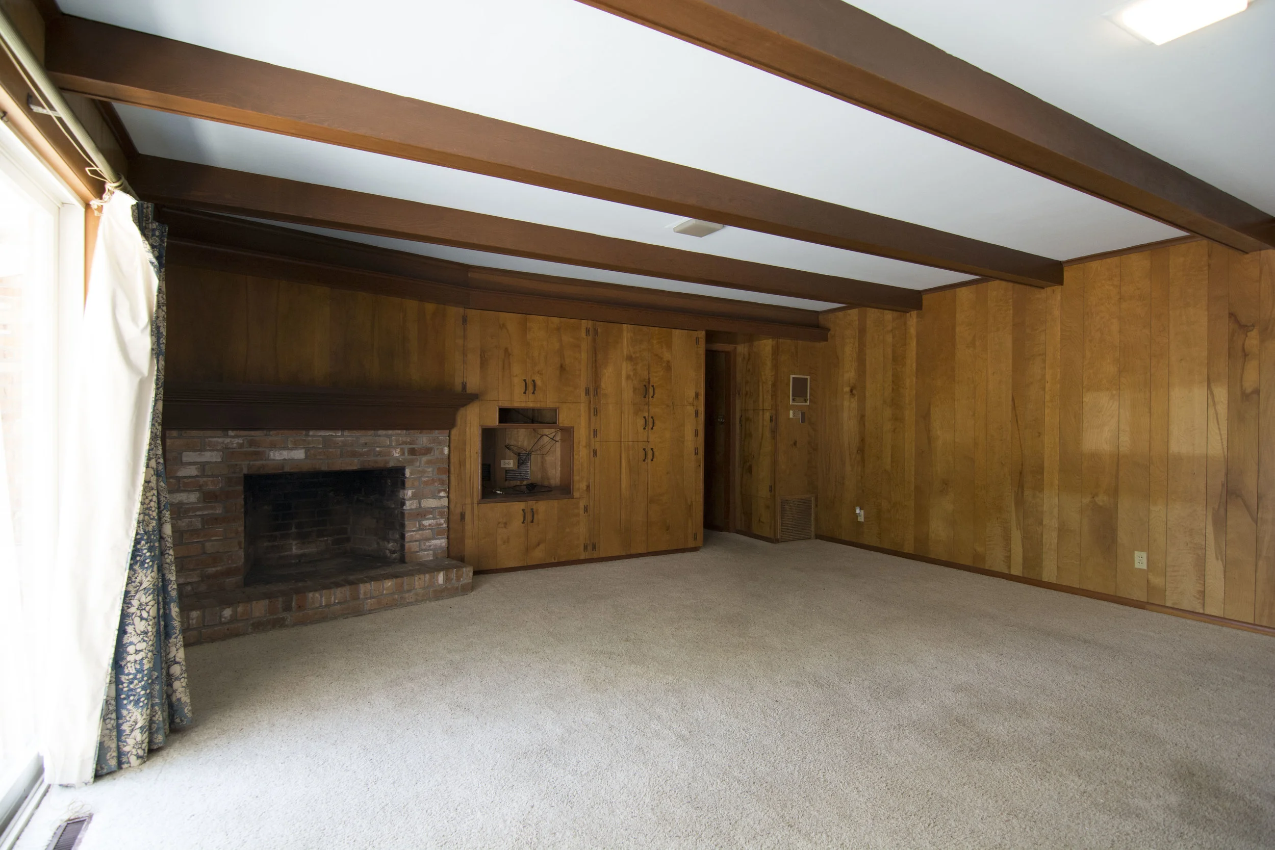 10-BarnesFamilyRoomBefore.jpg