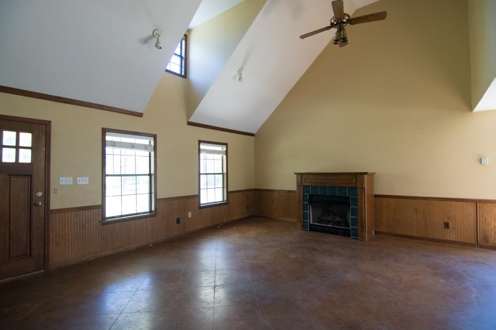 LIVING ROOM BEFORE - TREST .jpg