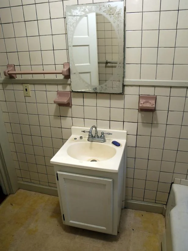 Master Bathroom 2 Before - Guay.jpg