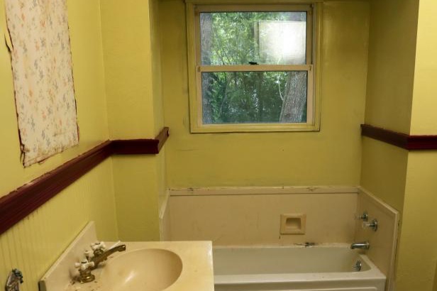 Master+Bath+Before+-+Holifield.jpg