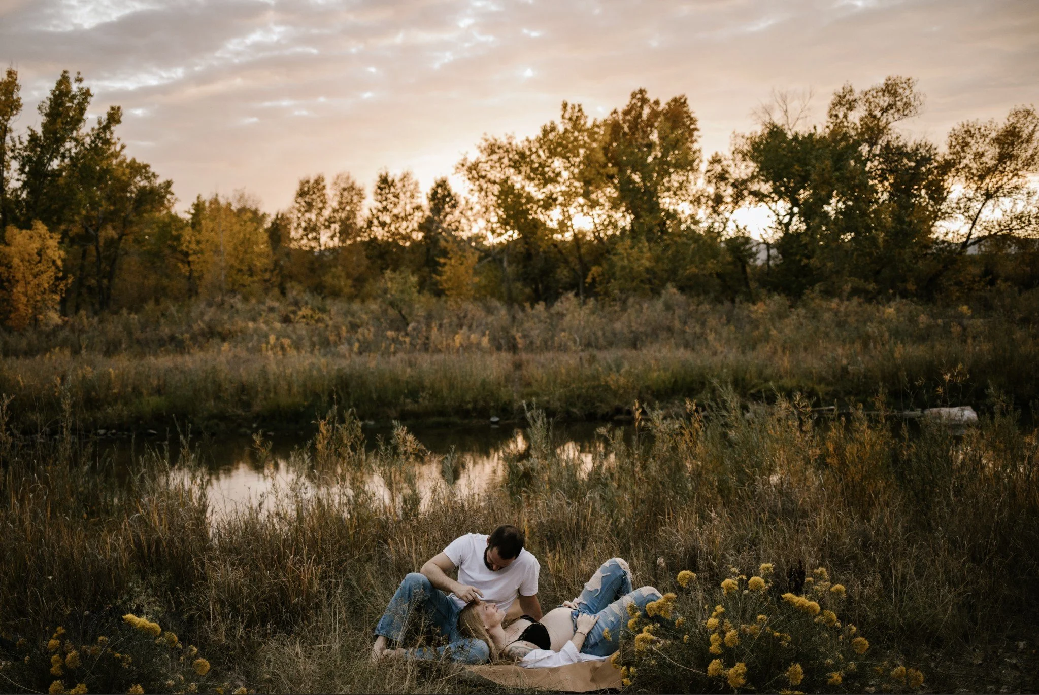 romantic maternity photos