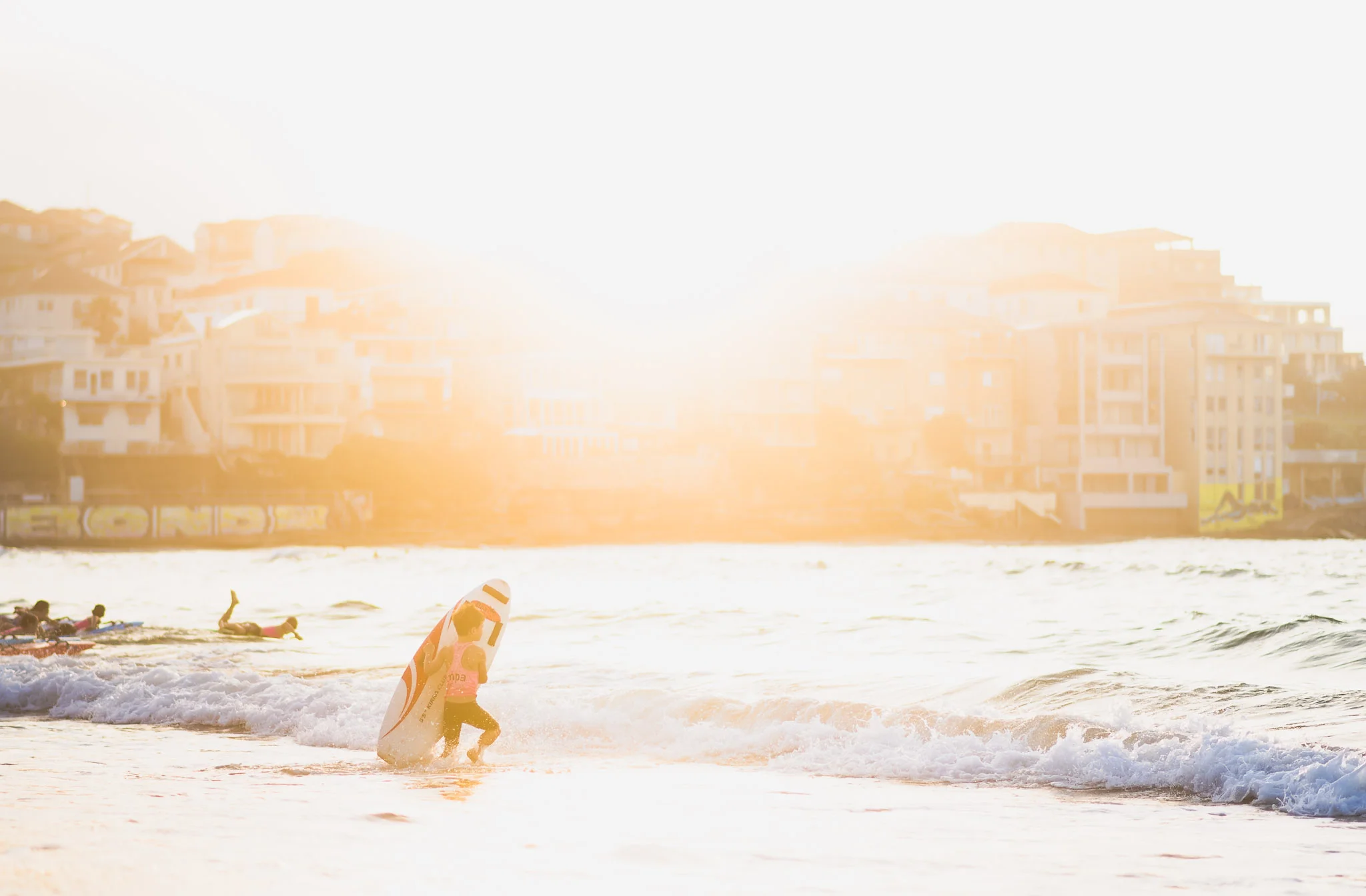 contrast - about 50 m down the beach from the guy above was a bunch of nippers doing their early morning training runs. for whatever reason this kid seemed intent on not sticking with the pack.