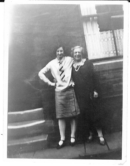 Mary-Draisy-in-England-1withneice.jpg