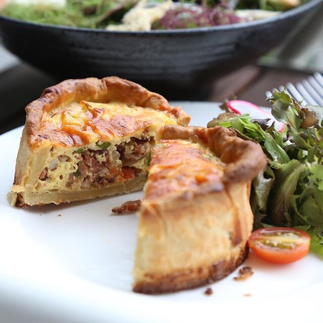 Bacon quiche is great for breakfast or as a light meal! With a generous filling of bacon, cherry tomato, ricotta cheese, egg cream, shredded mozzarella and gouda cheese, this is one of our customers' favourite light treat for any time of the day; cri