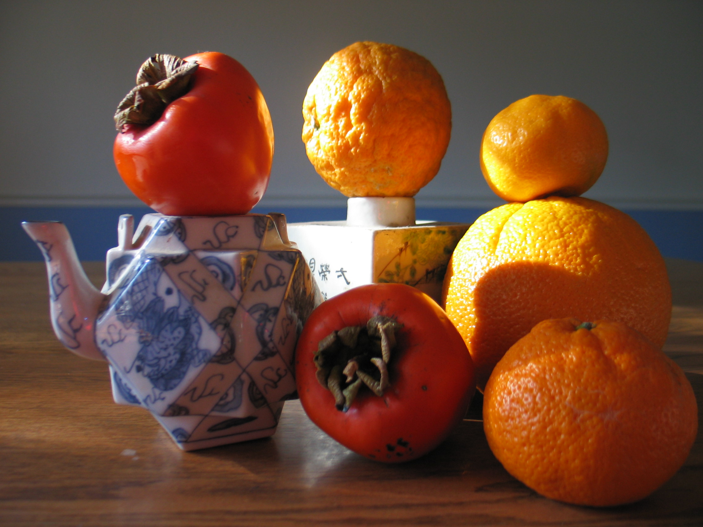  Mandarins and persimmons. 
